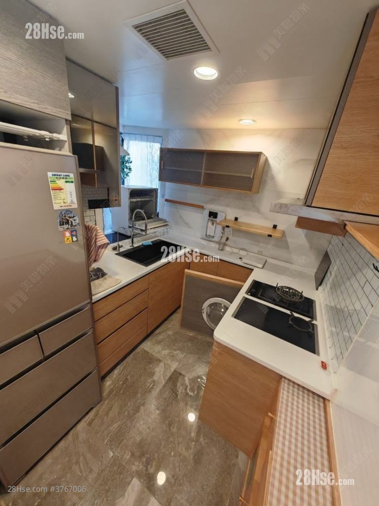 Sea To Sky Sell 3 Bedrooms 802 ft²