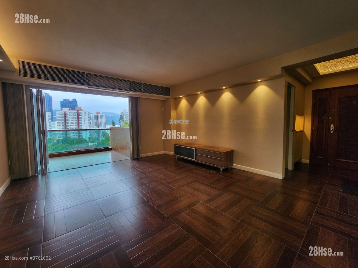 厅: 世界花园 售盘 4 房 , 3 浴室 1,800 平方尺