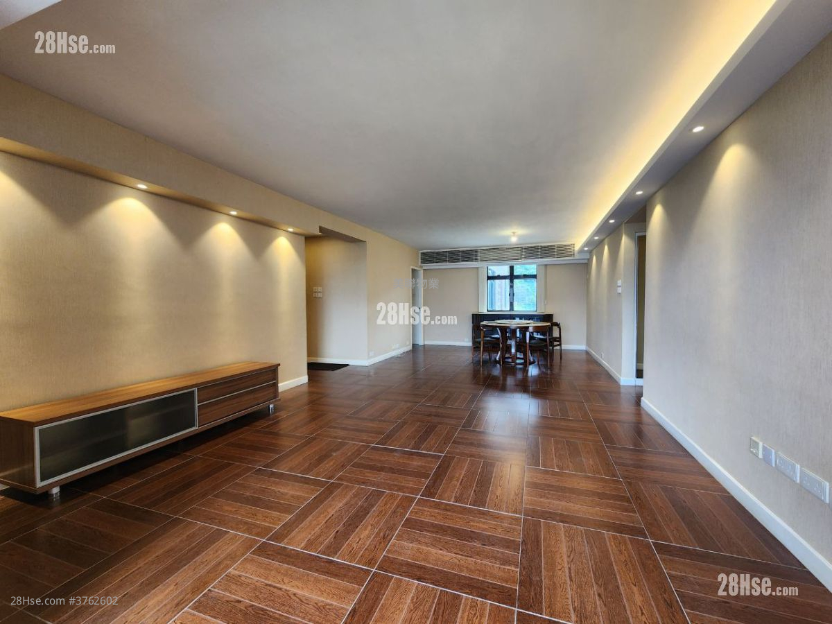 厅: 世界花园 售盘 4 房 , 3 浴室 1,800 平方尺