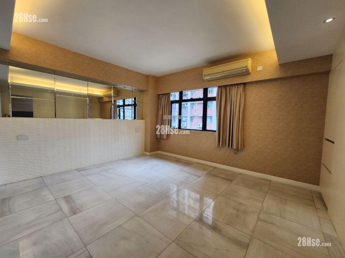 主人房: 世界花园 售盘 4 房 , 3 浴室 1,800 平方尺