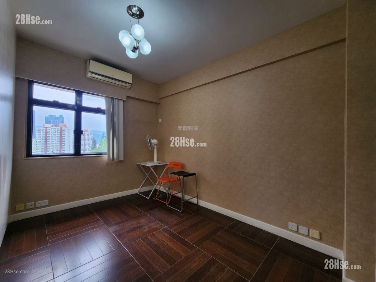 睡房 2: 世界花园 售盘 4 房 , 3 浴室 1,800 平方尺