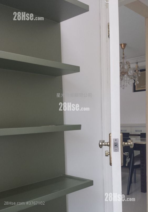 servant’s room: Jubilant Place Sell 4 Bedrooms , 2 Bathrooms 775 ft²