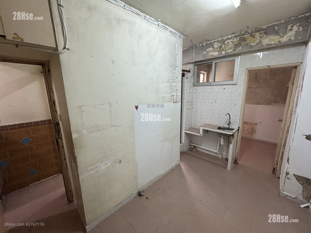 Lux Theatre Building Sell 3 Bedrooms , 3 Bathrooms 445 ft²