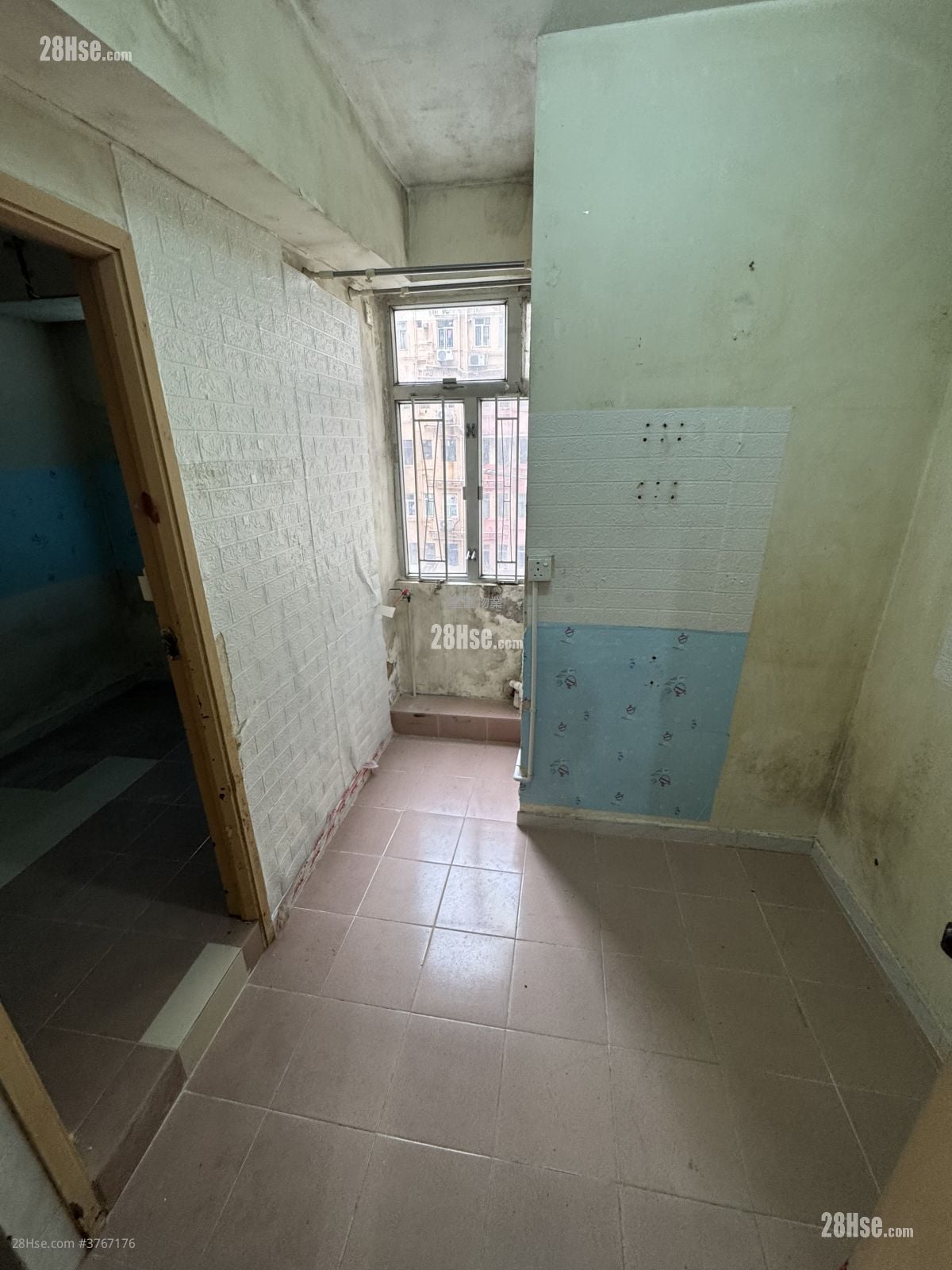 Lux Theatre Building Sell 3 Bedrooms , 3 Bathrooms 445 ft²