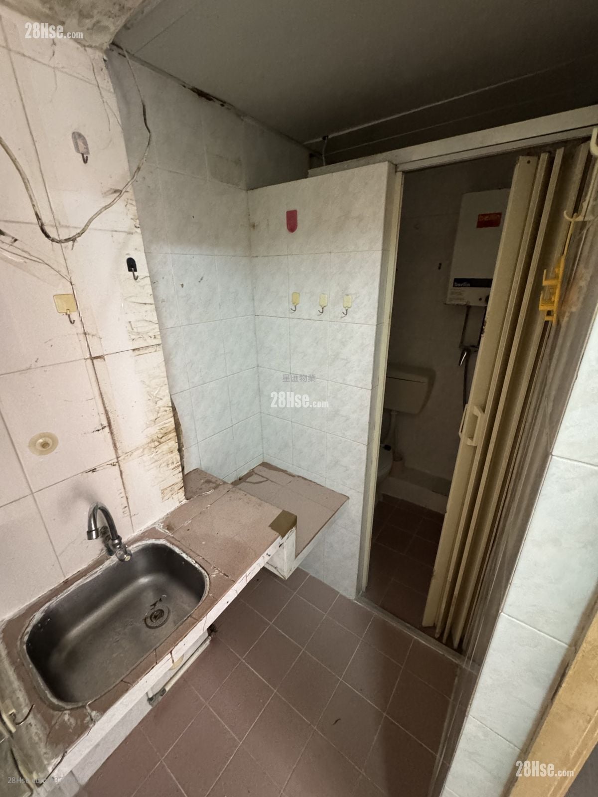 Lux Theatre Building Sell 3 Bedrooms , 3 Bathrooms 445 ft²