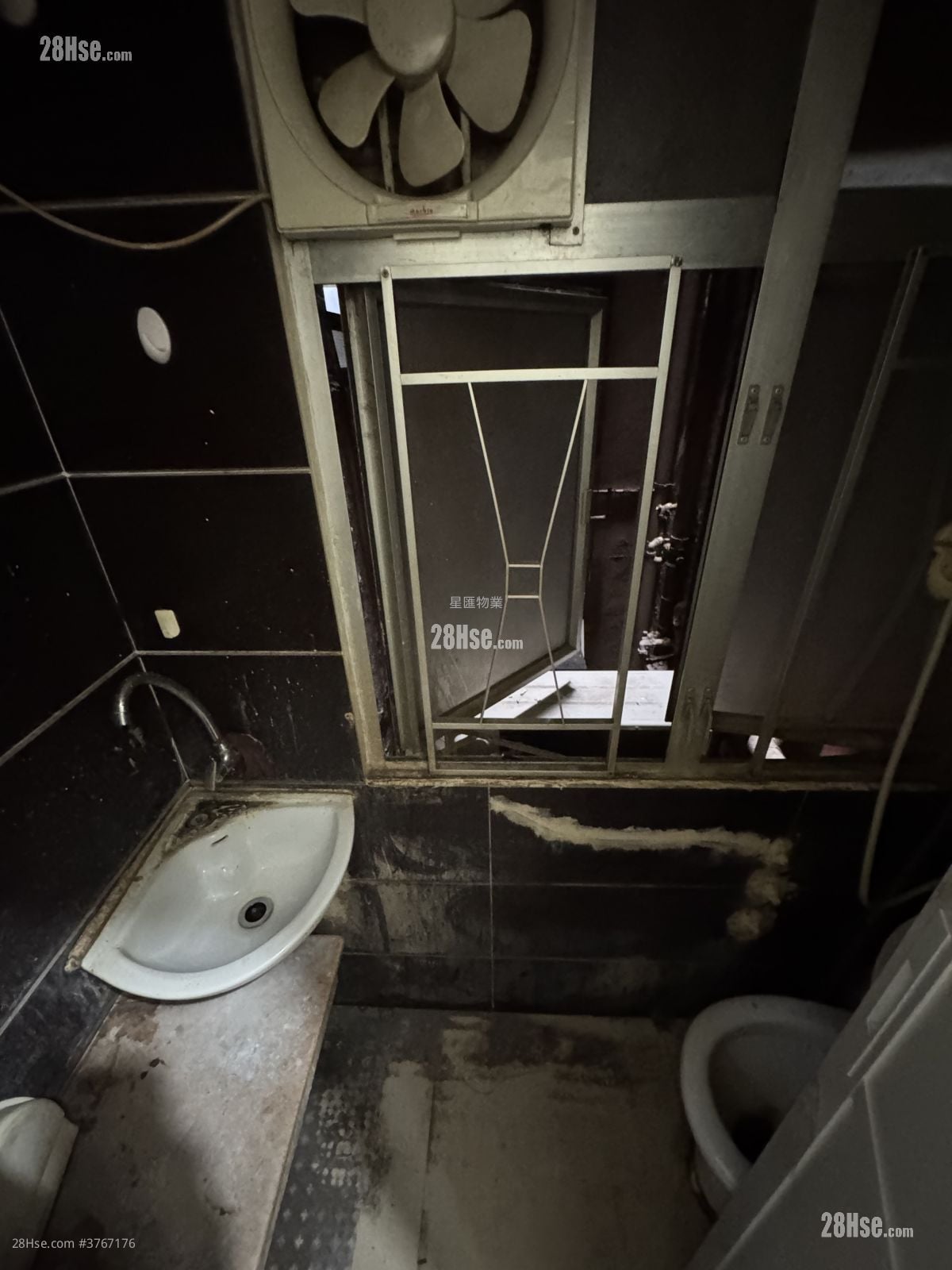 Lux Theatre Building Sell 3 Bedrooms , 3 Bathrooms 445 ft²