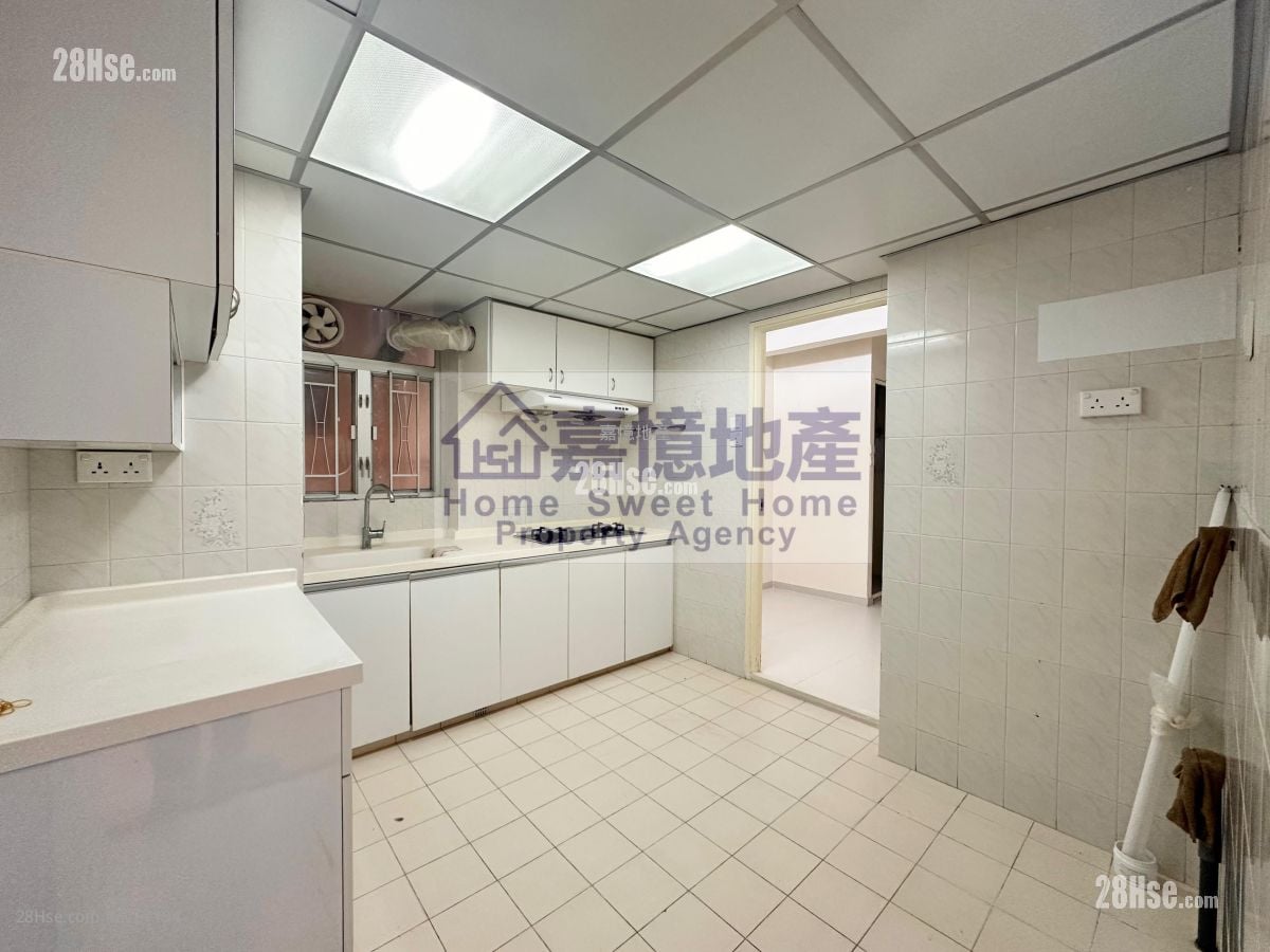 Apartment Sell 4 Bedrooms , 2 Bathrooms 1,104 ft²