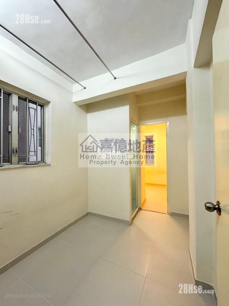 Apartment Sell 4 Bedrooms , 2 Bathrooms 1,104 ft²