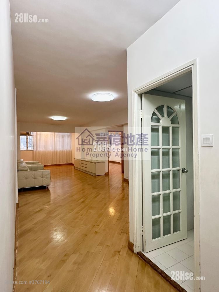 Apartment Sell 4 Bedrooms , 2 Bathrooms 1,104 ft²
