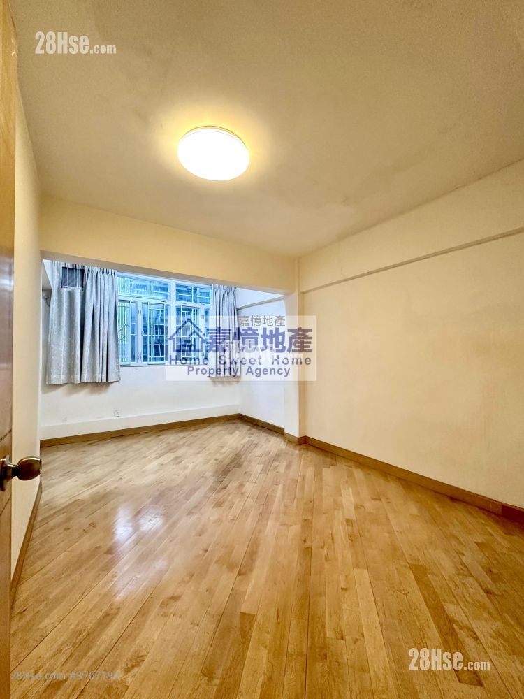 Apartment Sell 4 Bedrooms , 2 Bathrooms 1,104 ft²