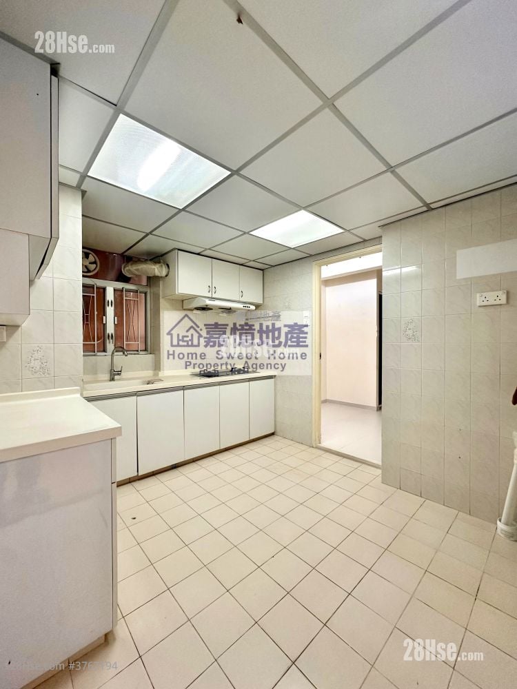 Apartment Sell 4 Bedrooms , 2 Bathrooms 1,104 ft²