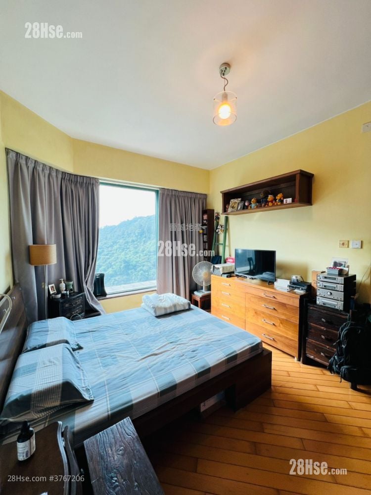 Palatial Coast Sell 4 Bedrooms , 2 Bathrooms 883 ft²