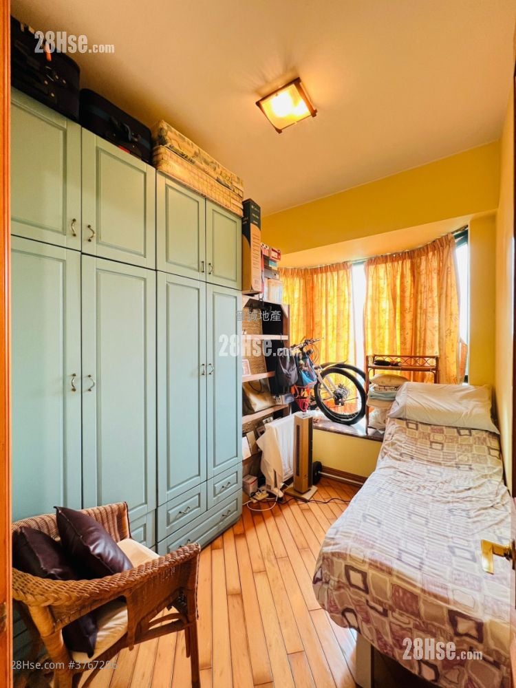 Palatial Coast Sell 4 Bedrooms , 2 Bathrooms 883 ft²