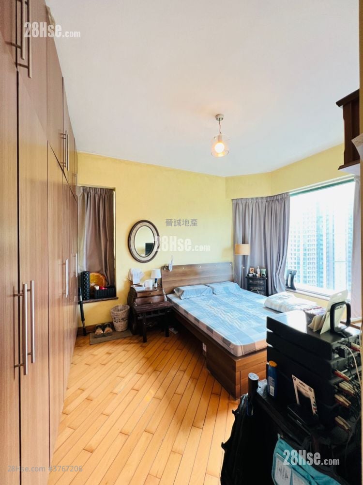 Palatial Coast Sell 4 Bedrooms , 2 Bathrooms 883 ft²