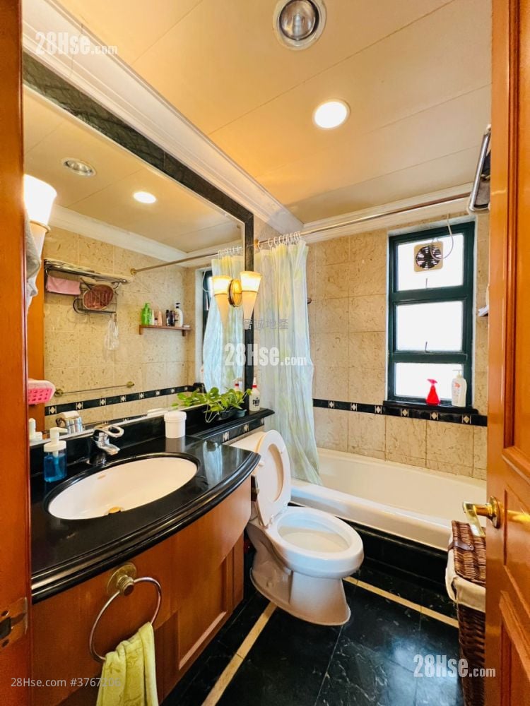 Palatial Coast Sell 4 Bedrooms , 2 Bathrooms 883 ft²