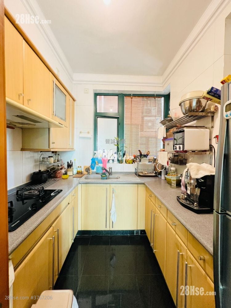 Palatial Coast Sell 4 Bedrooms , 2 Bathrooms 883 ft²