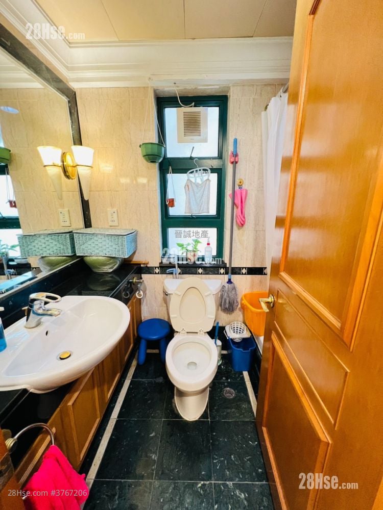 Palatial Coast Sell 4 Bedrooms , 2 Bathrooms 883 ft²