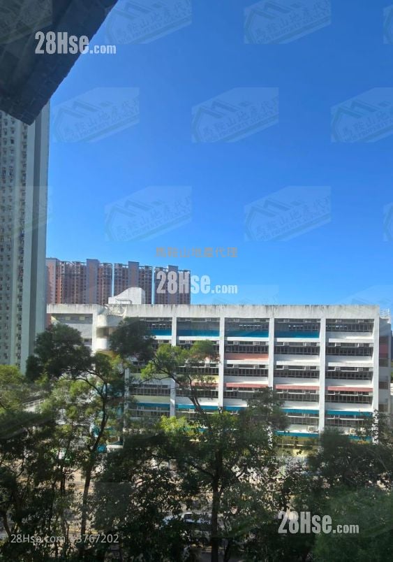 Saddle Ridge Garden Sell 3 Bedrooms , 1 Bathroom 592 ft²