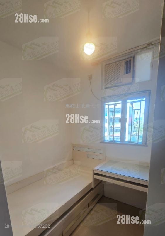 Saddle Ridge Garden Sell 3 Bedrooms , 1 Bathroom 592 ft²