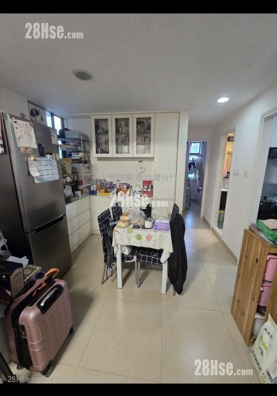 Ample Building Sell 3 Bedrooms 452 ft²