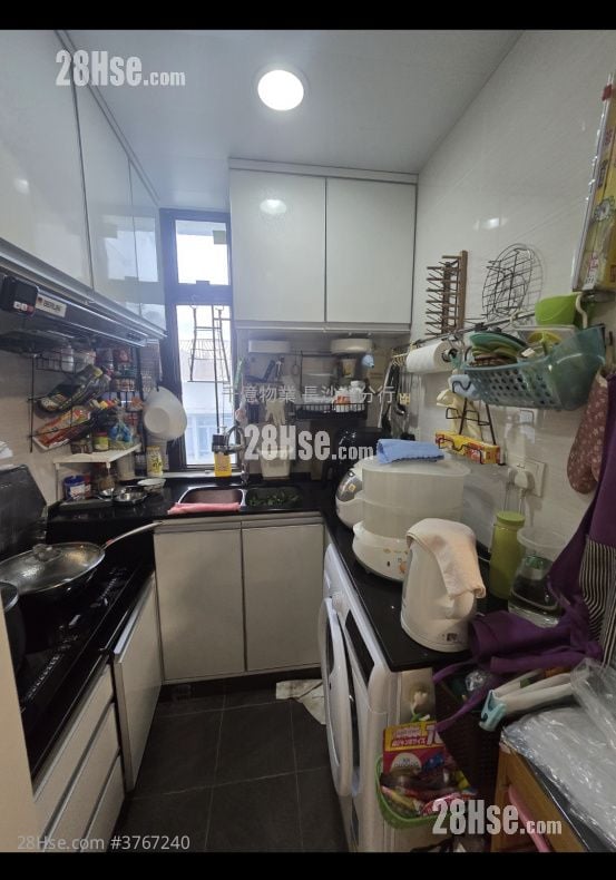 Ample Building Sell 3 Bedrooms 452 ft²