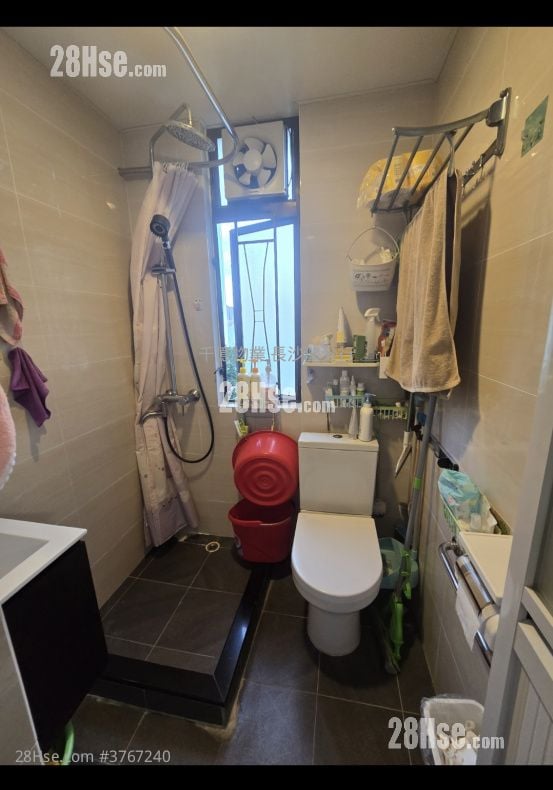 Ample Building Sell 3 Bedrooms 452 ft²