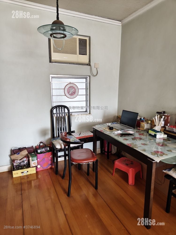 Sceneway Garden Sell 3 Bedrooms , 2 Bathrooms 720 ft²