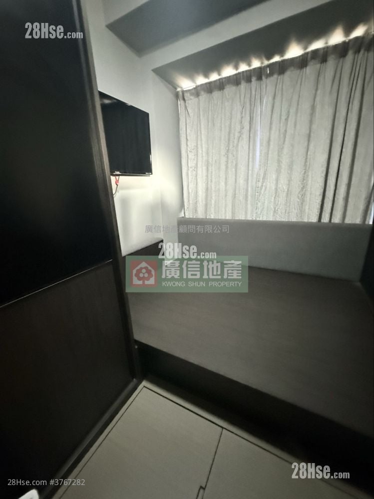 Park One Sell 2 Bedrooms , 1 Bathroom 365 ft²