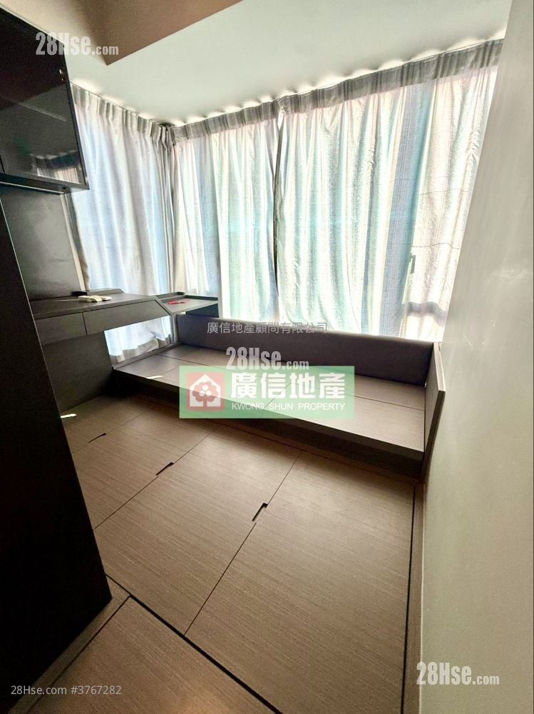 Park One Sell 2 Bedrooms , 1 Bathroom 365 ft²