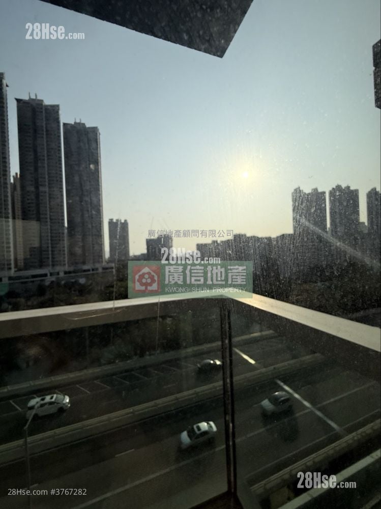 Park One Sell 2 Bedrooms , 1 Bathroom 365 ft²