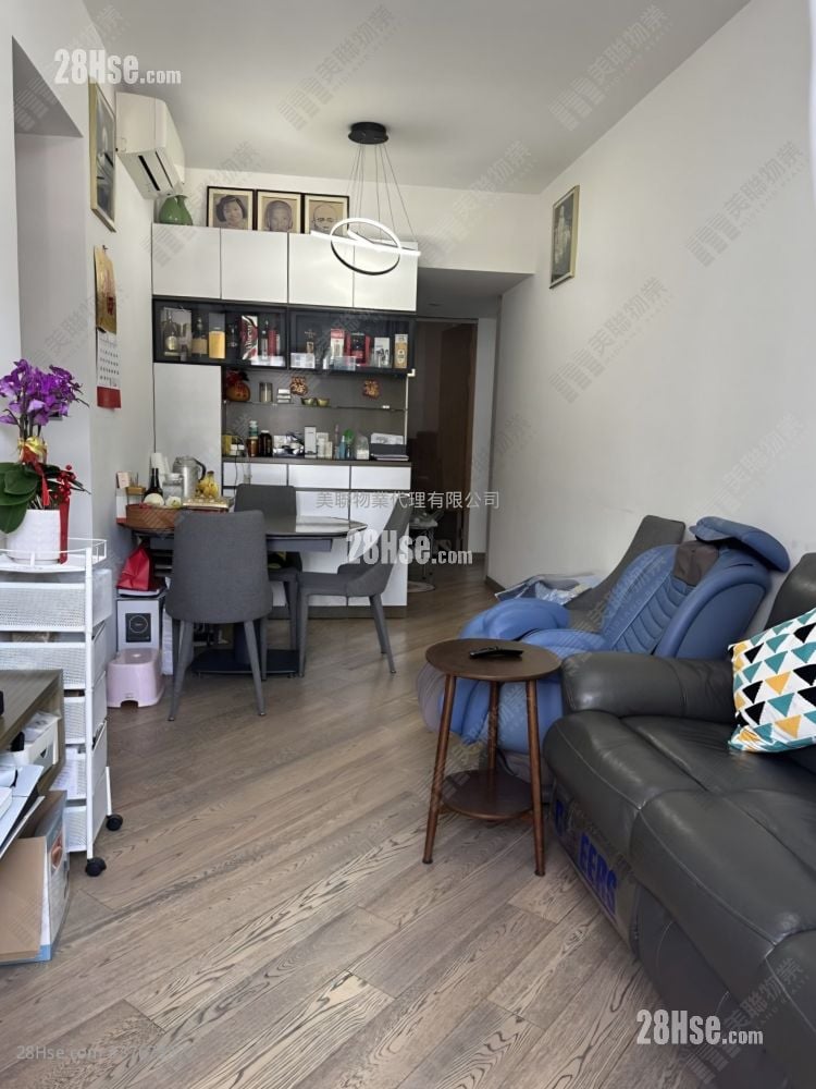 The Parkville Sell 3 Bedrooms , 2 Bathrooms 745 ft²