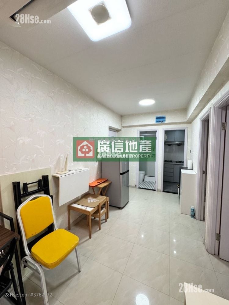 Cheong Fat Mansion Sell 2 Bedrooms , 1 Bathroom 325 ft²