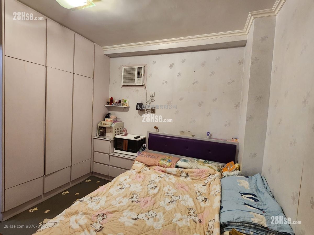 Mei Foo Sun Chuen Sell 3 Bedrooms , 1 Bathroom 653 ft²