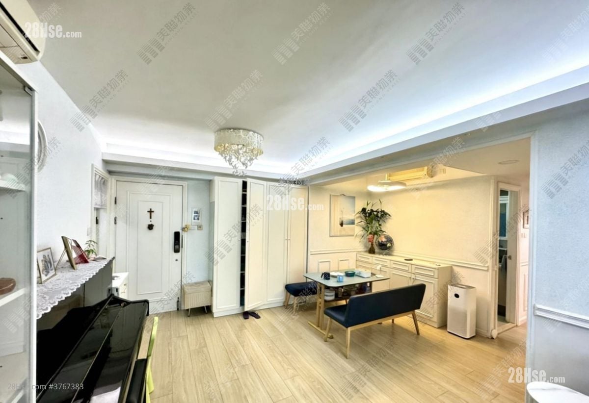 Residence Oasis Sell 3 Bedrooms 763 ft²