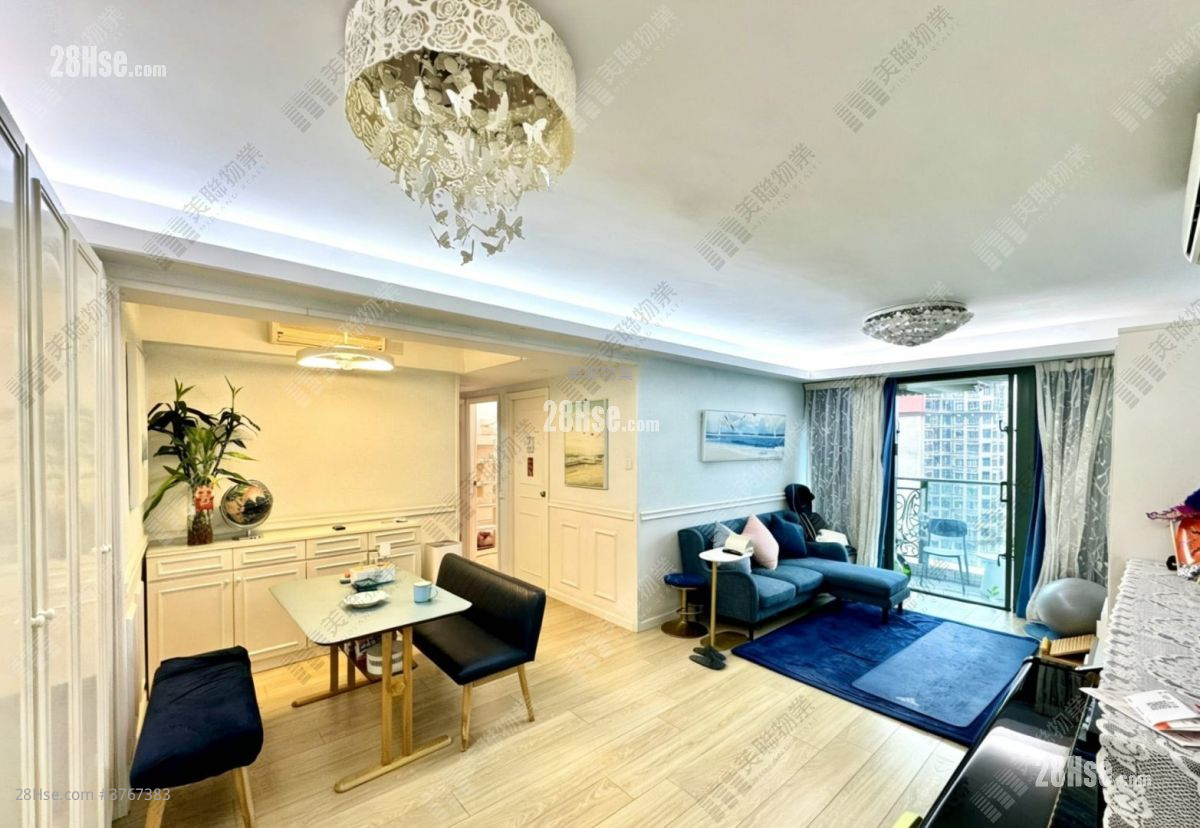 Residence Oasis Sell 3 Bedrooms 763 ft²