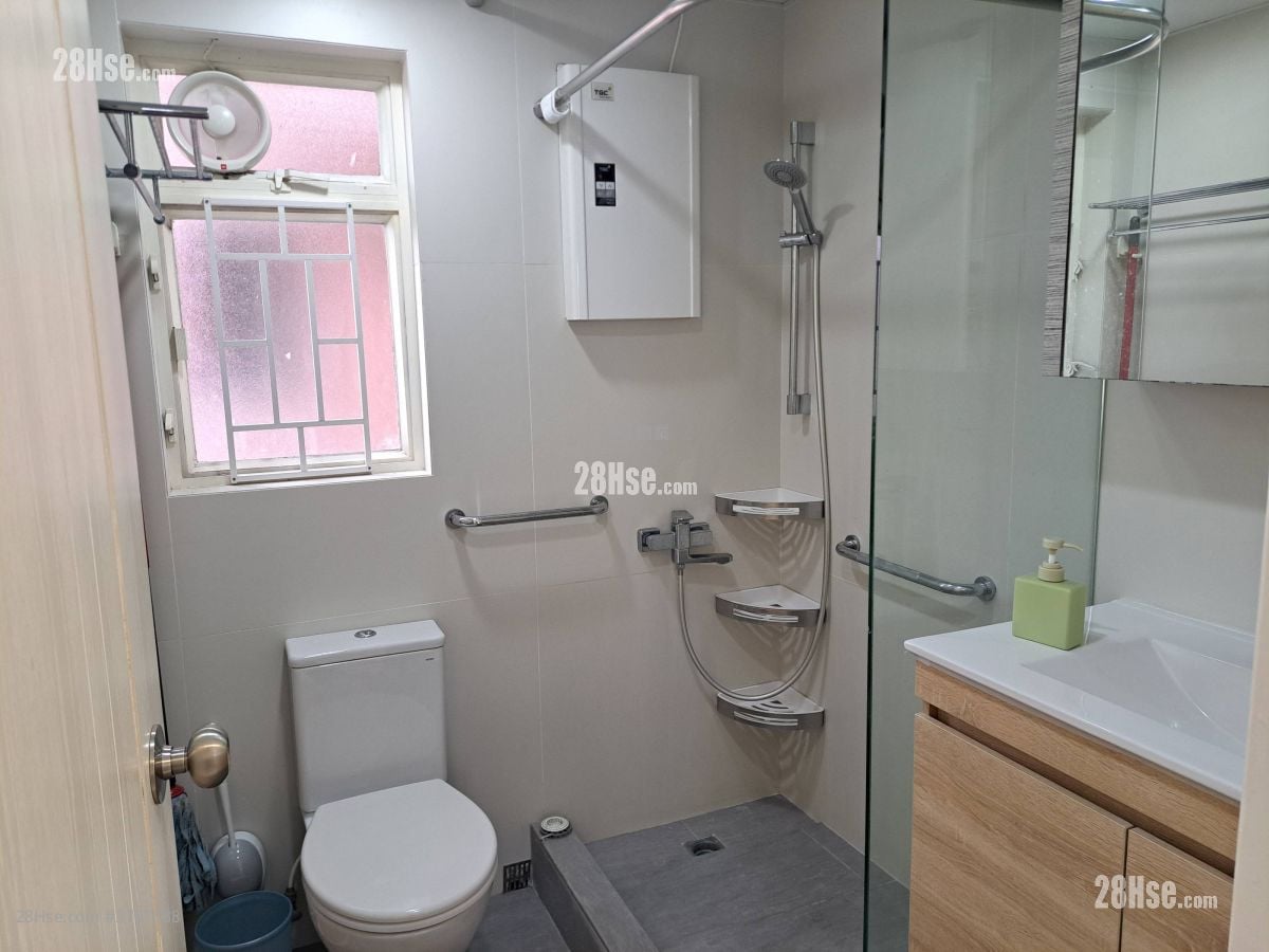 Li Chit Garden Sell 2 Bedrooms , 1 Bathroom 397 ft²