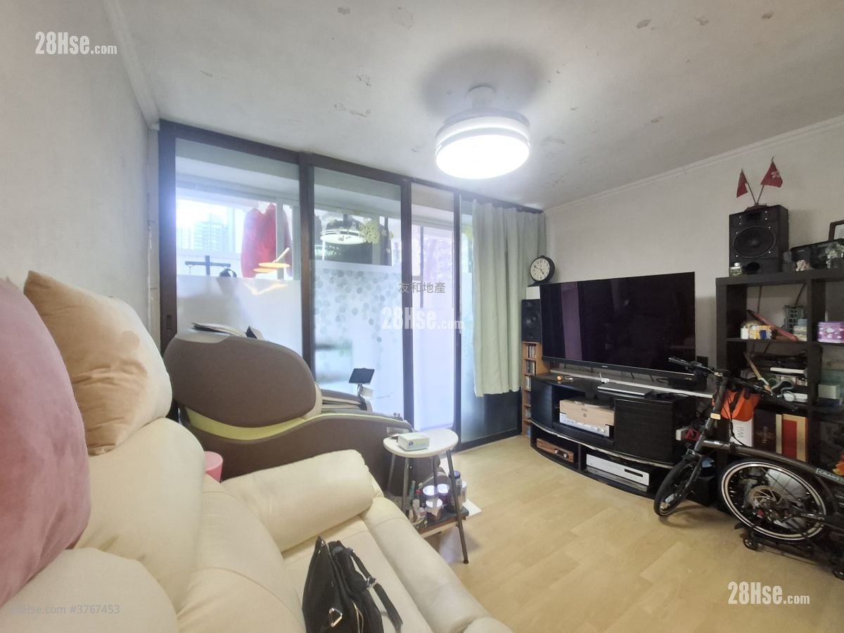 College Crest Sell 3 Bedrooms , 2 Bathrooms 845 ft²