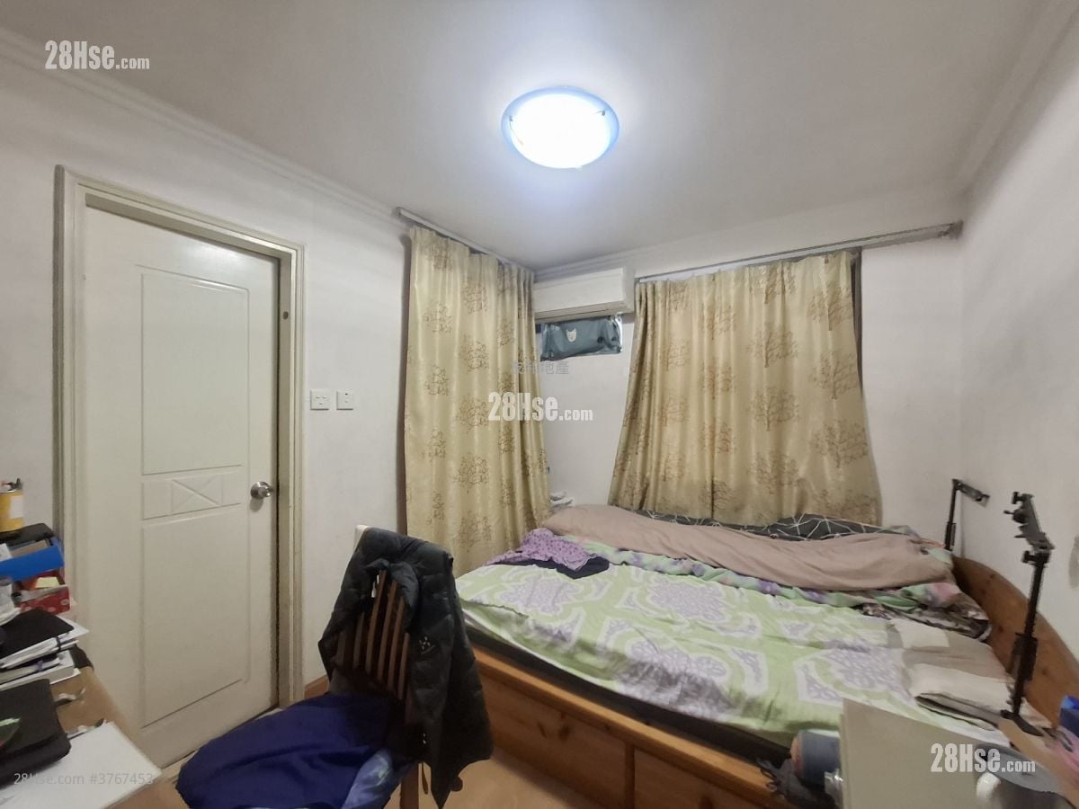 College Crest Sell 3 Bedrooms , 2 Bathrooms 845 ft²