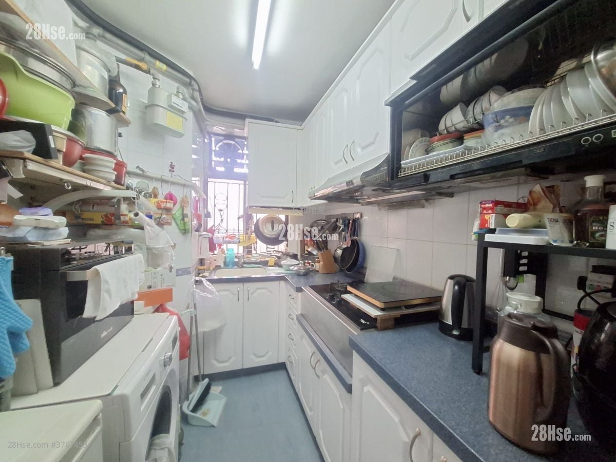 College Crest Sell 3 Bedrooms , 2 Bathrooms 845 ft²