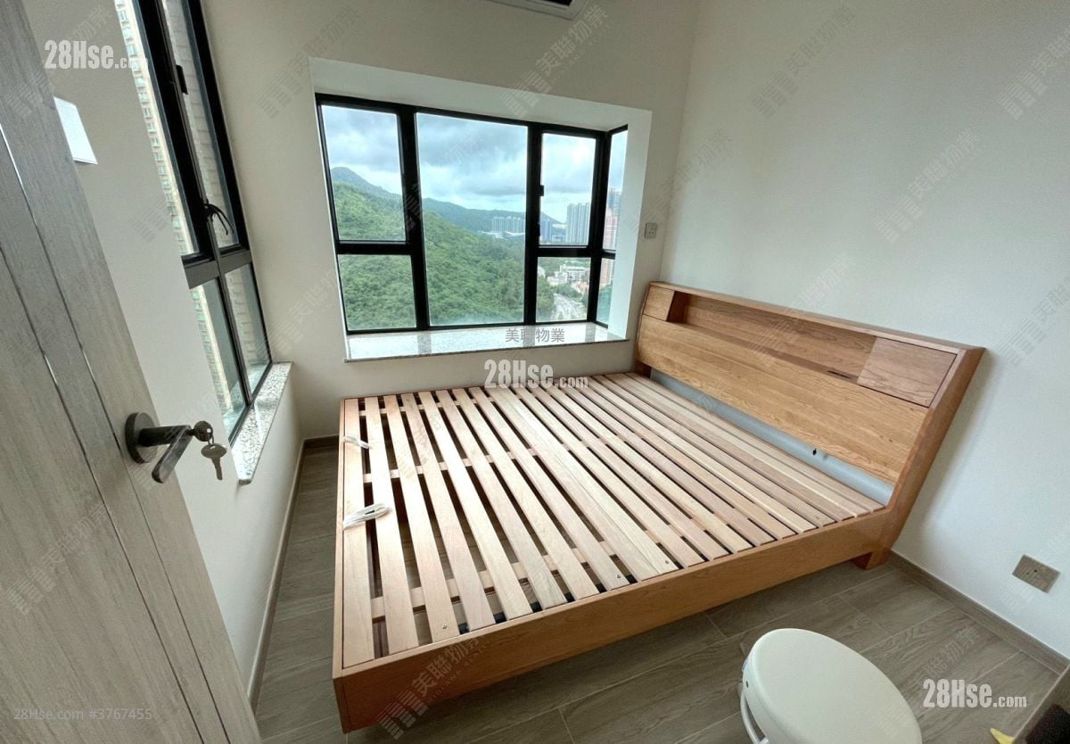 Nan Fung Plaza Sell 3 Bedrooms , 1 Bathroom 608 ft²