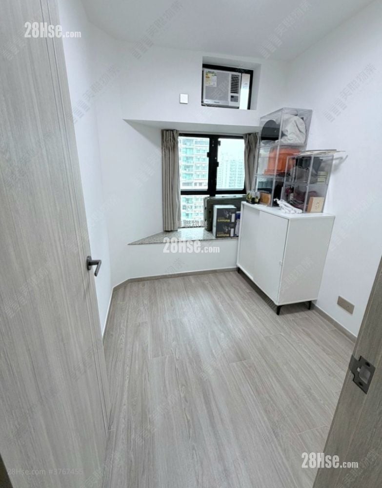 Nan Fung Plaza Sell 3 Bedrooms , 1 Bathroom 608 ft²