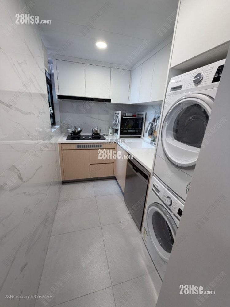 Nan Fung Plaza Sell 3 Bedrooms , 1 Bathroom 608 ft²