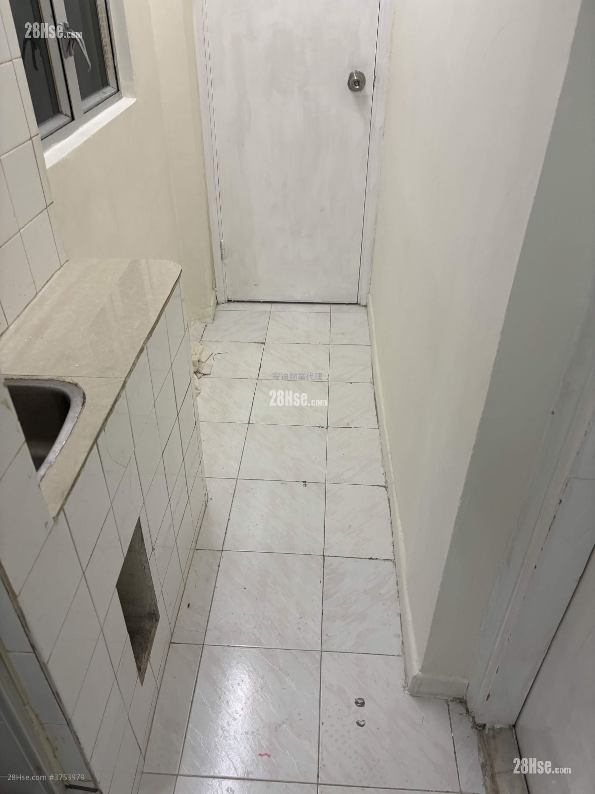 Tenement House Rental 1 Bathroom 100 ft²