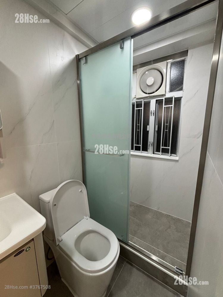 I-Feng Mansions Sell 3 Bedrooms , 1 Bathroom 503 ft²