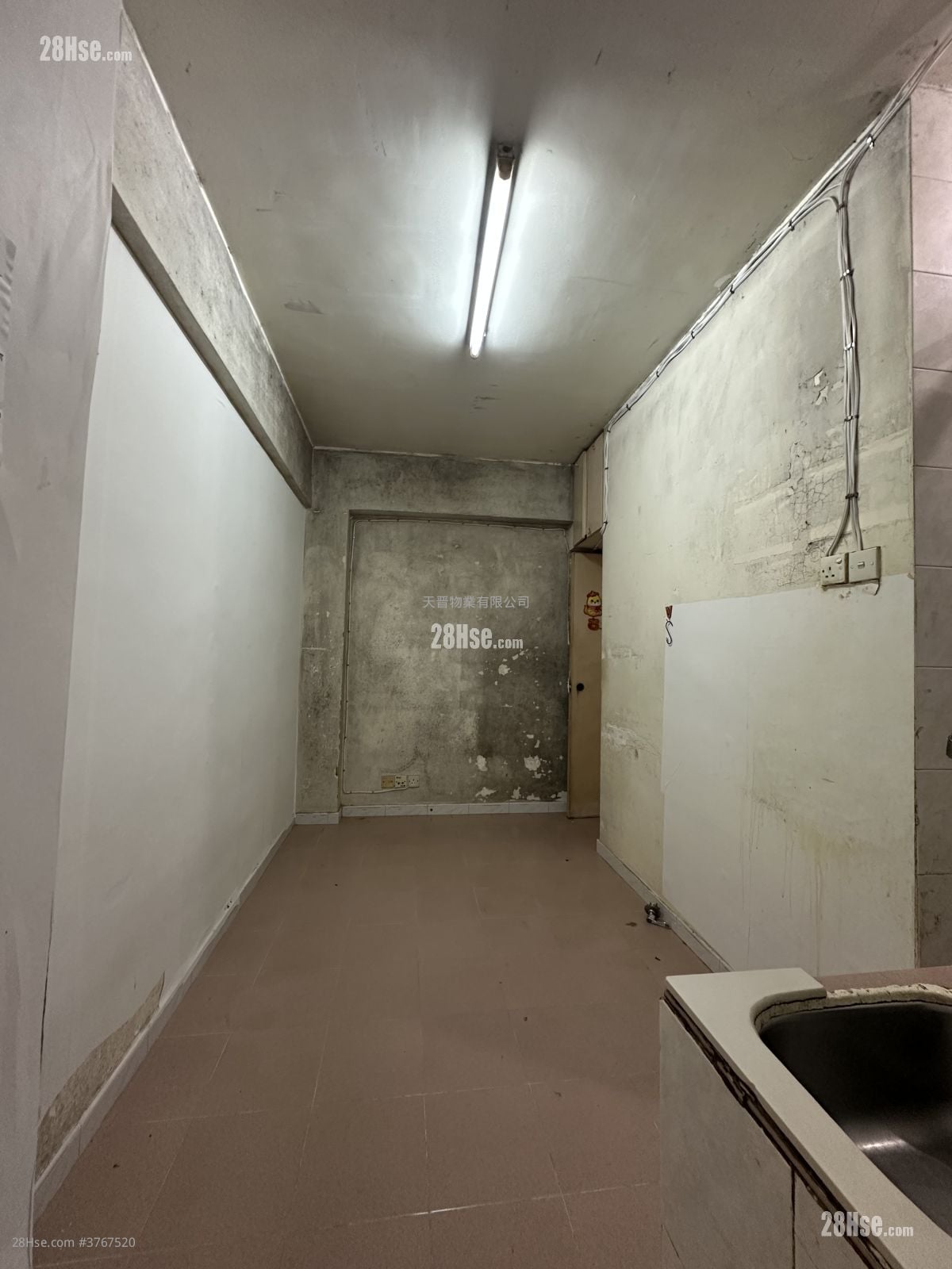 Lux Theatre Building Sell 3 Bedrooms , 3 Bathrooms 445 ft²