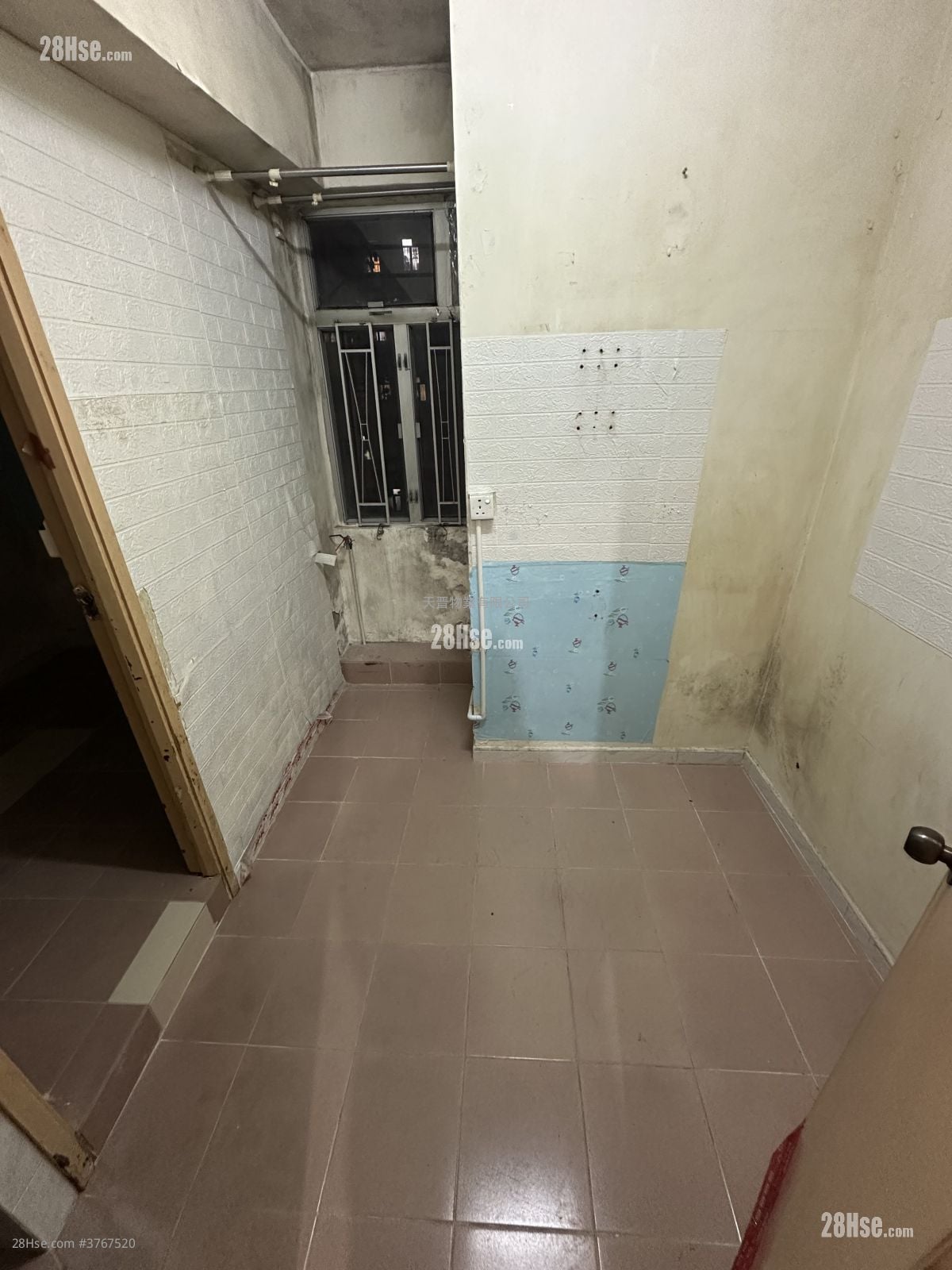 Lux Theatre Building Sell 3 Bedrooms , 3 Bathrooms 445 ft²