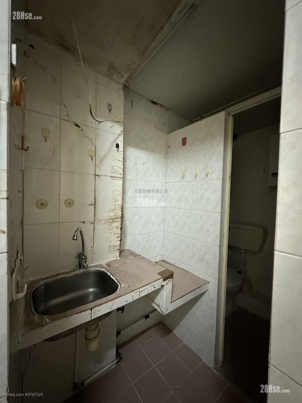 Lux Theatre Building Sell 3 Bedrooms , 3 Bathrooms 445 ft²