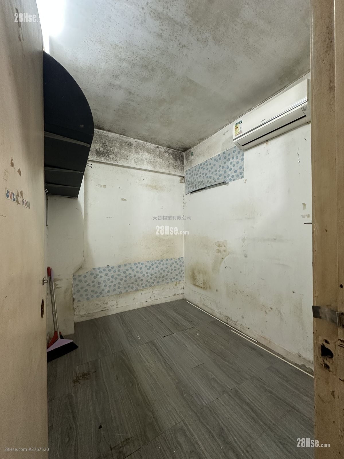 Lux Theatre Building Sell 3 Bedrooms , 3 Bathrooms 445 ft²