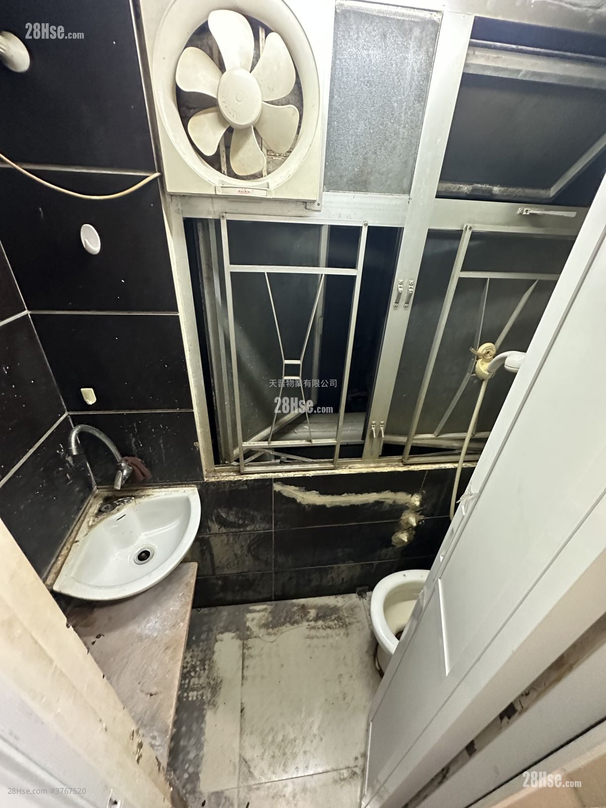 Lux Theatre Building Sell 3 Bedrooms , 3 Bathrooms 445 ft²