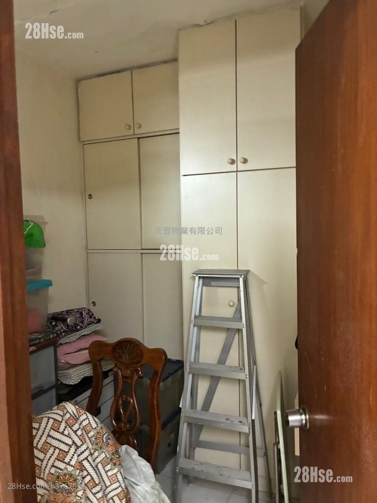 I-Feng Mansions Sell 3 Bedrooms , 1 Bathroom 598 ft²